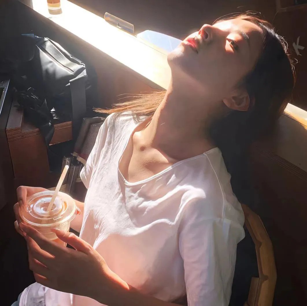 神秘裸女